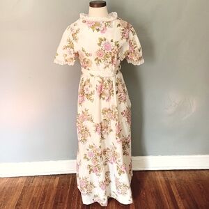 Vintage 72 cottagecore floral prairie maxi dress. Med. 14-16. NWT.